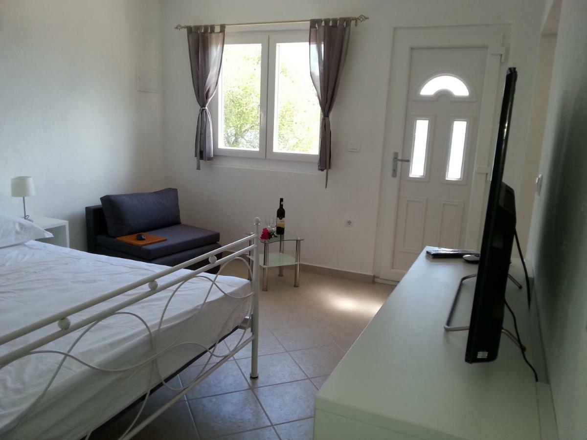 Studio Apartment Luce Маріна Екстер'єр фото
