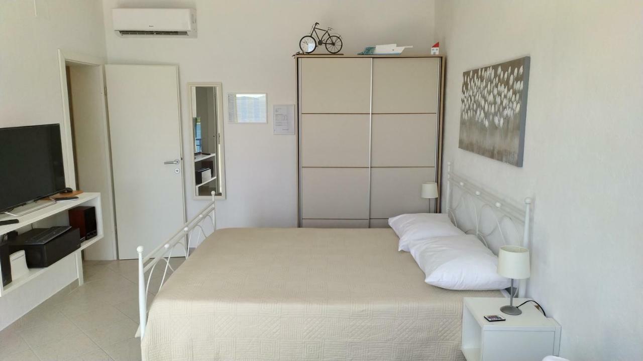 Studio Apartment Luce Маріна Екстер'єр фото