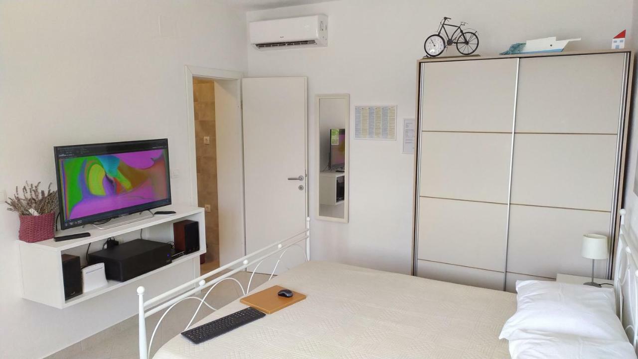 Studio Apartment Luce Маріна Екстер'єр фото